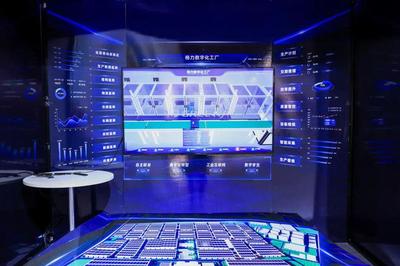 引領(lǐng)數(shù)字創(chuàng)意未來(lái)，廣東工業(yè)大學(xué)領(lǐng)導(dǎo)視察廣東設(shè)計(jì)周數(shù)字文化創(chuàng)意展區(qū)